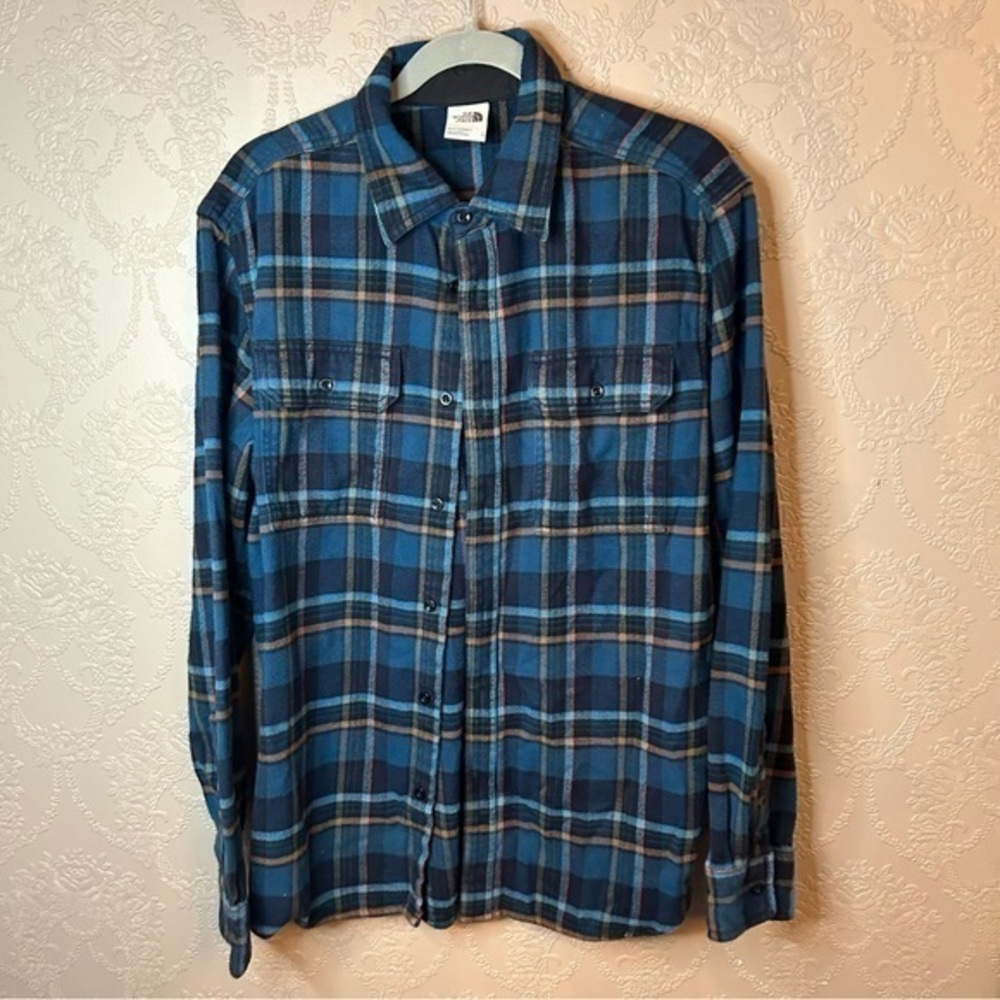 North Face Plaid button down flannel shirt L very good condition